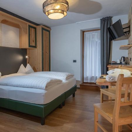 La Roccia Wellness Hotel Кавалезе Экстерьер фото